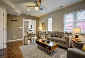 Bright 2BR near downtown allows 18 year olds to book a room