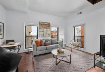 Stylish Mt Adams 1BR in great location allows 18 year olds to book a room