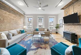 Huge Retrea w Rooftop Deck Stay At Farmers Market has Balcony rooms