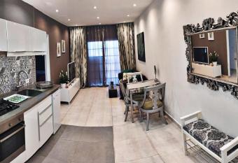 Cosy 2 bedroom near sea Costa del Silencio has Balcony rooms