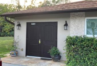 Roomy Recently Renovated Apt. allows 18 year olds to book a room