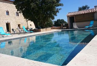 Bastide proven  ale au c  ur de la Provence Verte allows 18 year olds to book a room