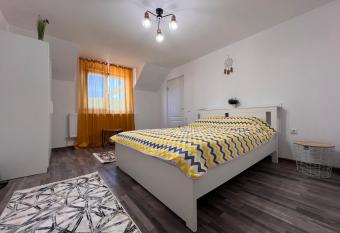 Casa Maria Sarata Monteoru allows 18 year olds to book a room