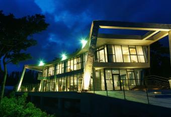 Jeju Bom Museum stay has rooms with a private hot tub