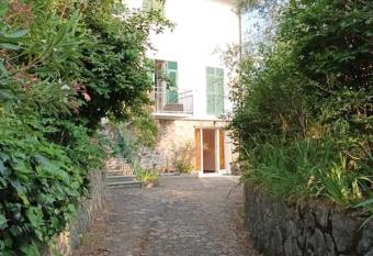 casa luigia citra 010037-lt-0640 allows 18 year olds to book a room