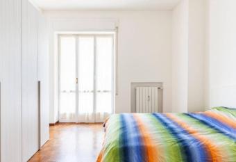 [Antonio Stradivario] 200metri al Duomo di Cremona allows 18 year olds to book a room