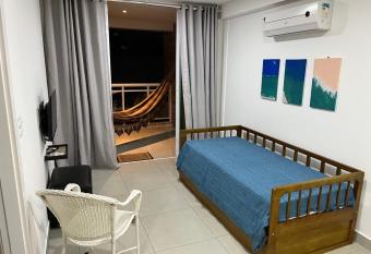 Apto 1 quarto com 3 camas allows 18 year olds to book a room