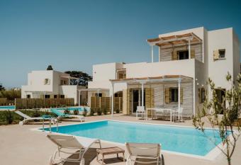 Twin Suns has Balcony rooms