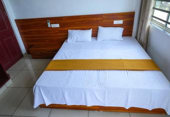 HISHAMS BHAVAN has Balcony rooms