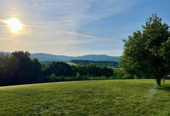 Mountain View Getaway - Stunning Views and Privacy has rooms with a private hot tub