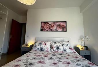 Appartamento Panoramico su Lago allows 18 year olds to book a room