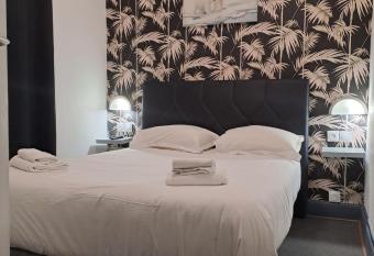 h  tel le Celtic Montlu  on allows 18 year olds to book a room