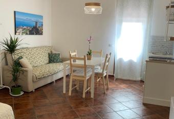 La mansarda di nonno Calogero has Balcony rooms