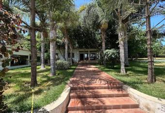 Magnifique villa avec piscine pr  s de la plage has Balcony rooms