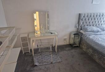 Cosy one bed flat allows 18 year olds to book a room