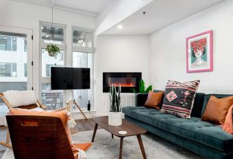 RiNo Art Lofts - Bright Boho Loft w Private Patio has Balcony rooms