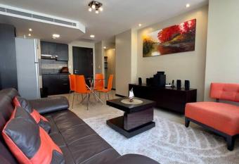 Hermoso Departamento en Puerto Santa Ana has rooms with a private hot tub