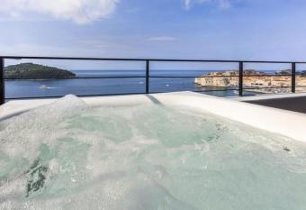 Penthouse with Jacuzzi has rooms with a private hot tub
