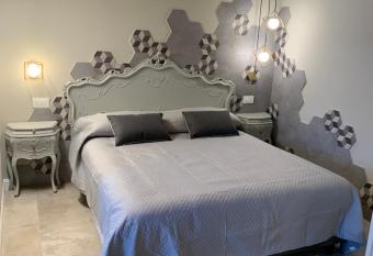 Casetta Randi 26 allows 18 year olds to book a room