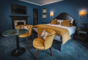 Bridge House Hotel & Silver Howe View Cottage allows 18 year olds to book a room