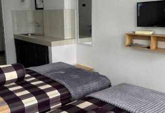 Rumah nyaman istirahat sentraland has Balcony rooms