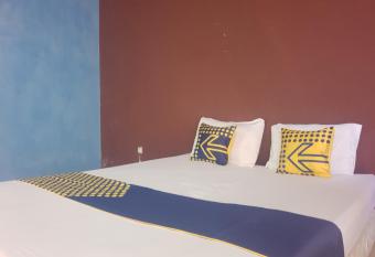 SPOT ON 92842 Homestay Balearjosari allows 18 year olds to book a room