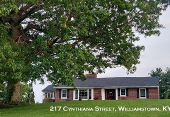 4br Home - Pets Allowed By Ark Experience has rooms with a private hot tub