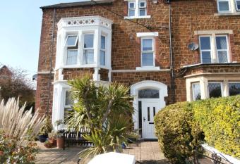 Ellinbrook Guest House allows 18 year olds to book a room