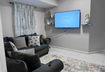 Comfortable 2 King bed Luxury Apt Near EWR/NYC airport allows 18 year olds to book a room