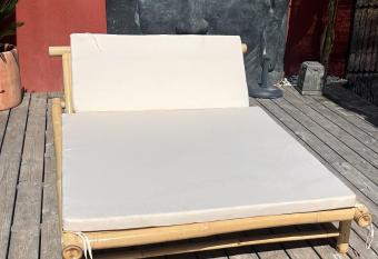 Escale    Bali has rooms with a private hot tub