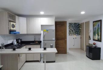 Agradable y tranquilo! allows 18 year olds to book a room