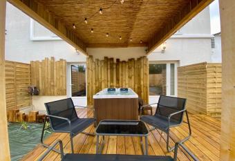 Le SPA de l   Impasse allows 18 year olds to book a room