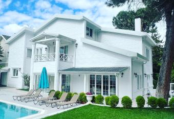 Villa No 44 has Balcony rooms