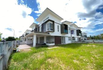 AMMR Homestay@Kuala Selangor has Balcony rooms