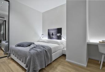 Luxury Suites Collection - SHANTUNG allows 18 year olds to book a room