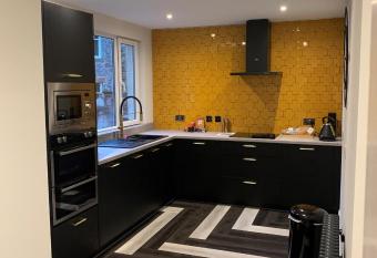 Hillview has Balcony rooms