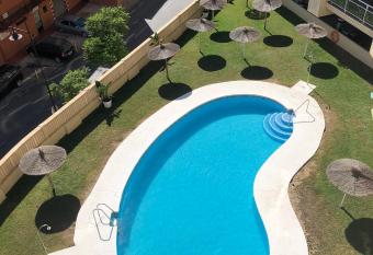 Torreblanca Pool&Parking allows 18 year olds to book a room