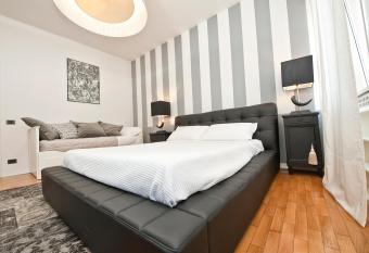 Verona Maison allows 18 year olds to book a room