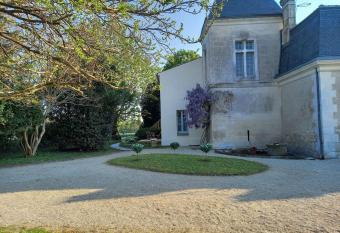 La Grelauderie 1 allows 18 year olds to book a room