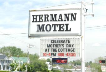 Hermann Motel has Balcony rooms