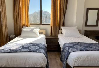 Al-jabal castle Hotel - Ajloun has Balcony rooms