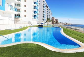 Mar Azul 444 Manga Norte allows 18 year olds to book a room