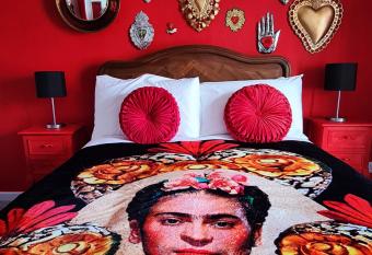 Frida s Cottage Whitby has Balcony rooms