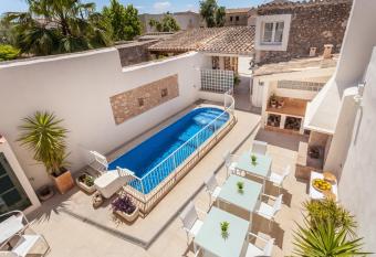 Mallorca Can Florit allows 18 year olds to book a room