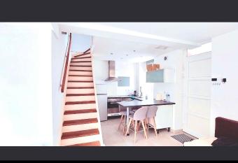 Maison de charme en centre ville avec terrasse has Balcony rooms