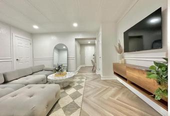 The Elliott Hotel at Highland Park by Luxe PGH has Balcony rooms