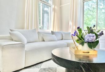 The Elliott Hotel at Highland Park by Luxe PGH has Balcony rooms