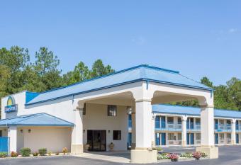 Days Inn by Wyndham Picayune has Smoking rooms