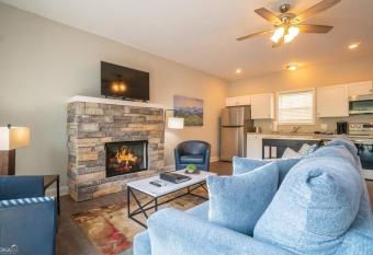 New! Golfing townhome by waterpark and tubing allows 18 year olds to book a room