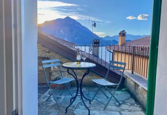 CHIAVE DI VOLTA Lovely Guesthouse with Terrace allows 18 year olds to book a room